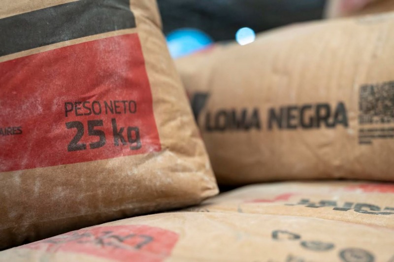 Loma Negra moderniz sus plantas y lanz su nueva bolsa de 25 kilos